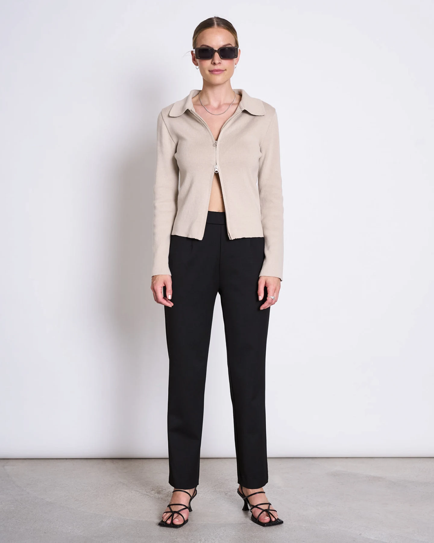 JAN 'N JUNE Damen vegan Hose Adoro Schwarz – Ansicht 2