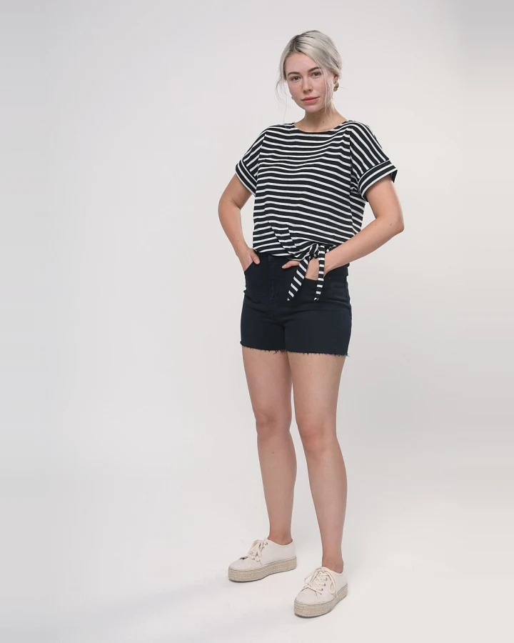 LOVJOI Damen vegan Denim Shorts Frittilary Schwarz Denim