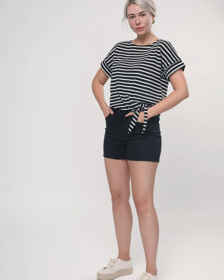 LOVJOI Damen vegan Denim Shorts Frittilary Schwarz Denim