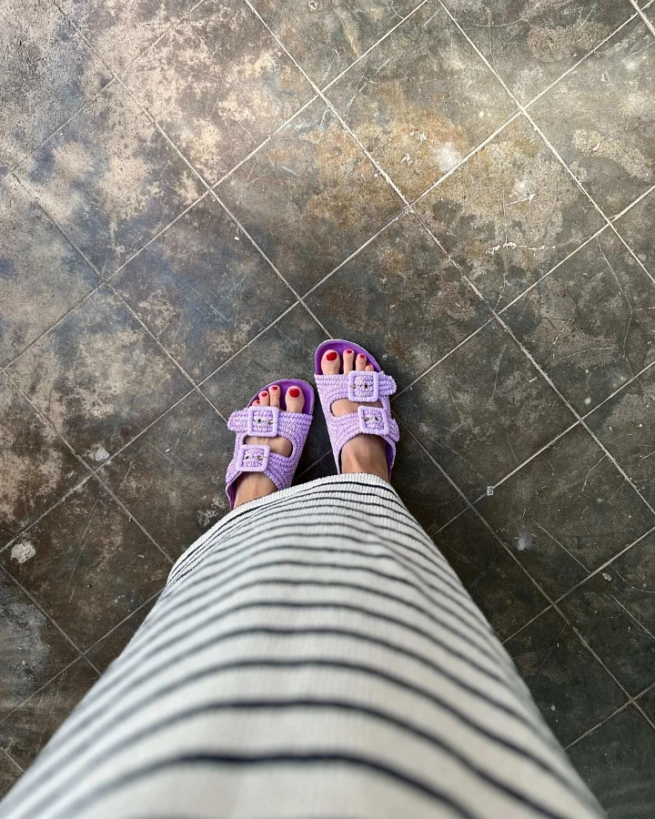 Momoc Damen vegan Sandalen Rafia Hell Lila