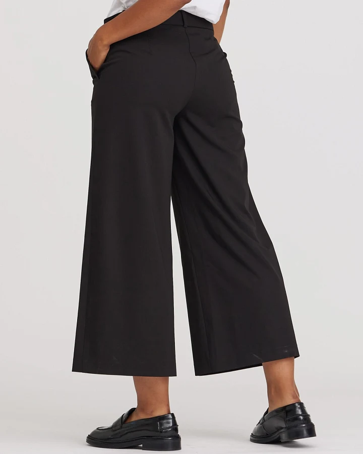 LAURIE Damen vegan Hose Loose Lia Crop Schwarz
