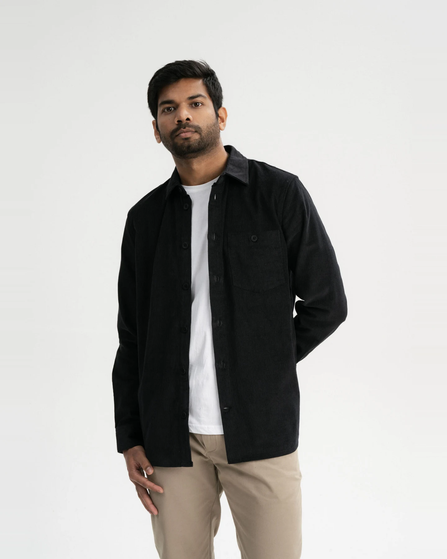 MELA Herren vegan Hemd Nimit Corduroy Schwarz – Ansicht 2