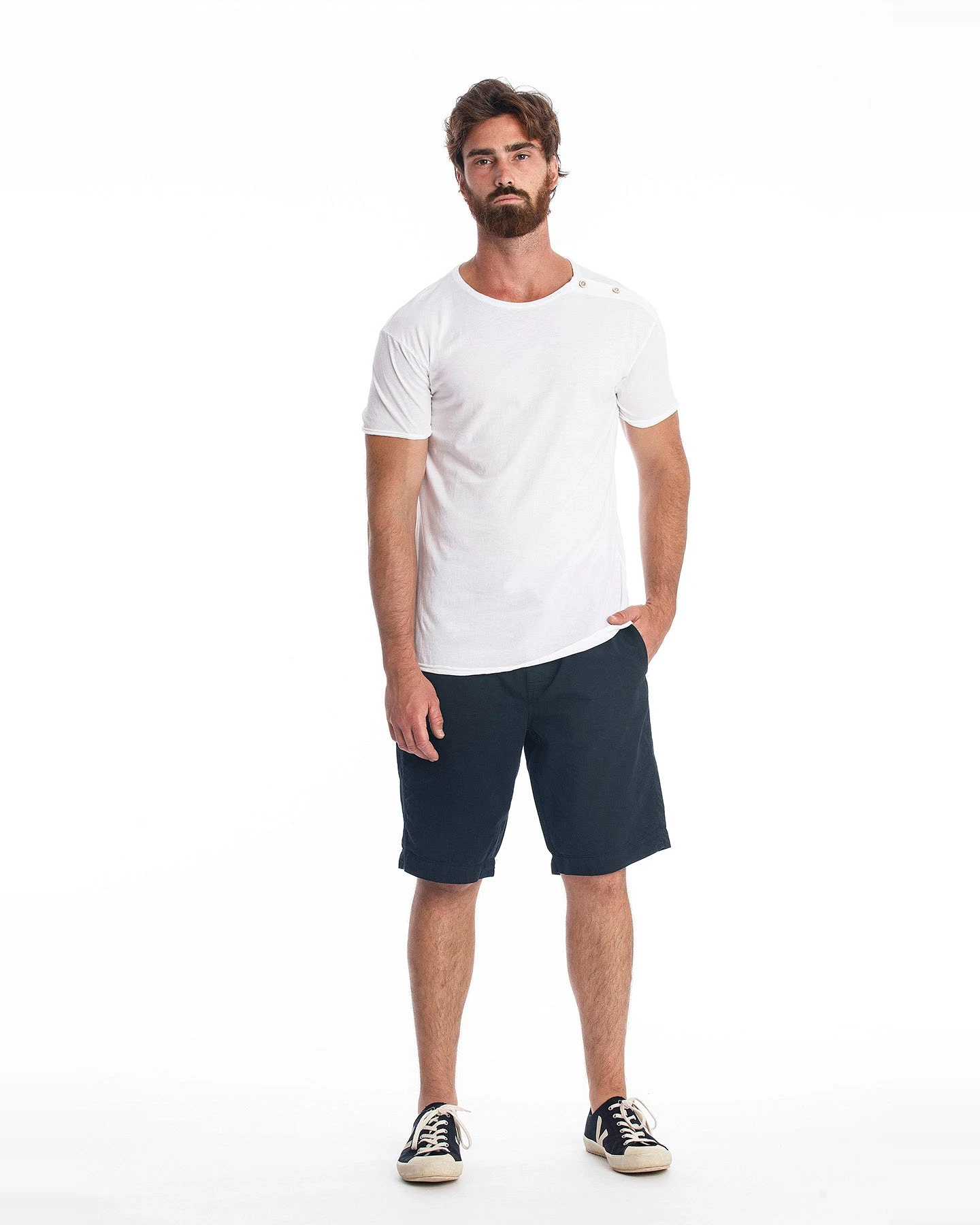 RAVENS VIEW IBIZA Herren vegan T-Shirt Egan Button Weiß – Ansicht 2
