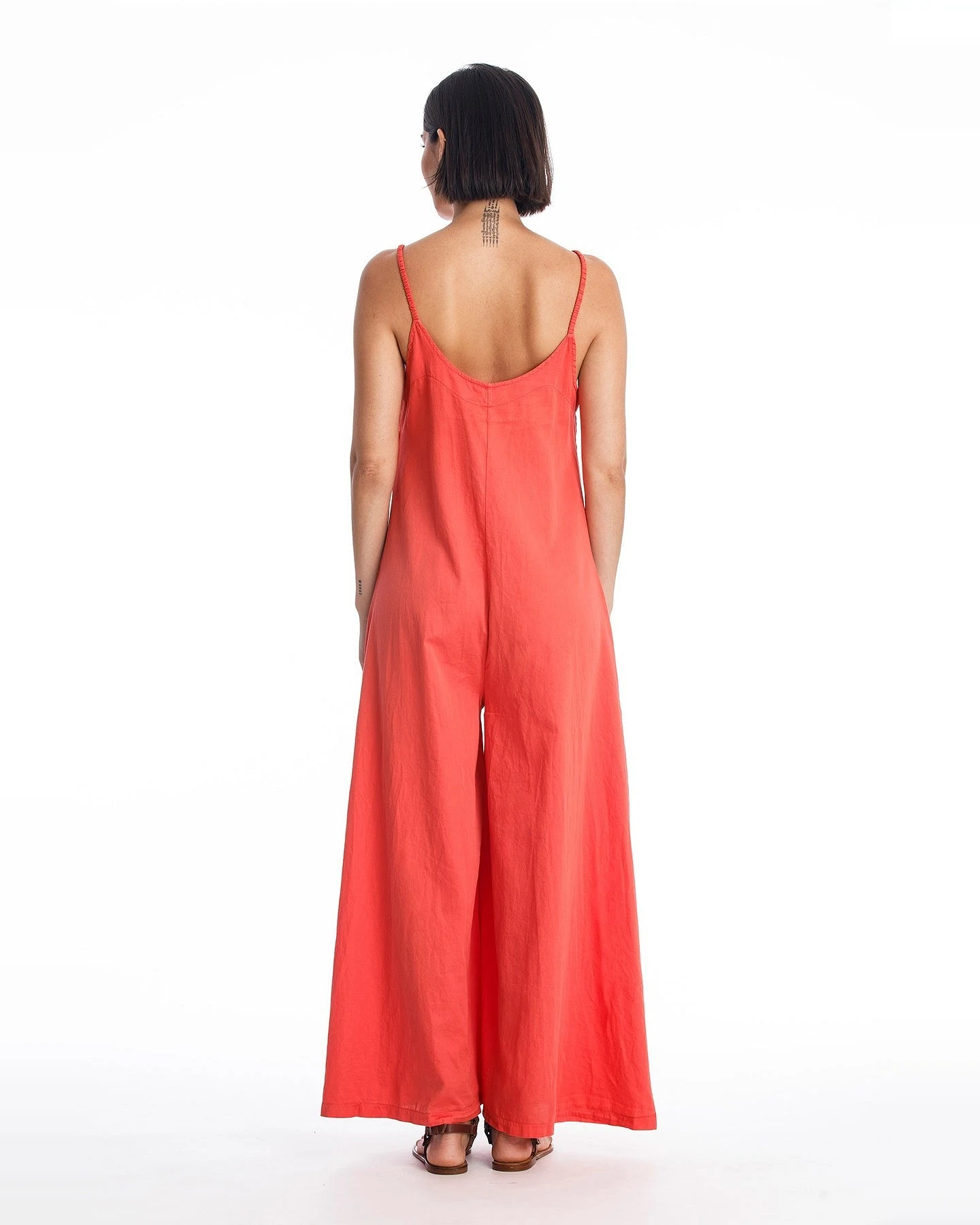 RAVENS VIEW IBIZA Damen vegan Jumpsuit Chiara Satin Radiant Red – Ansicht 2