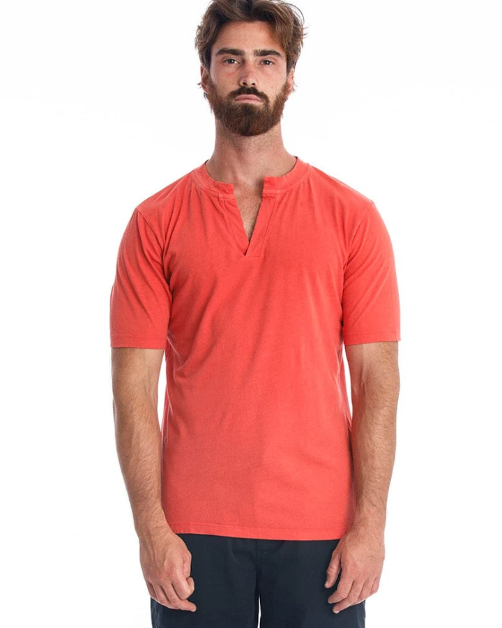 RAVENS VIEW IBIZA Herren vegan Leinen Tee Cruise Radiant Red