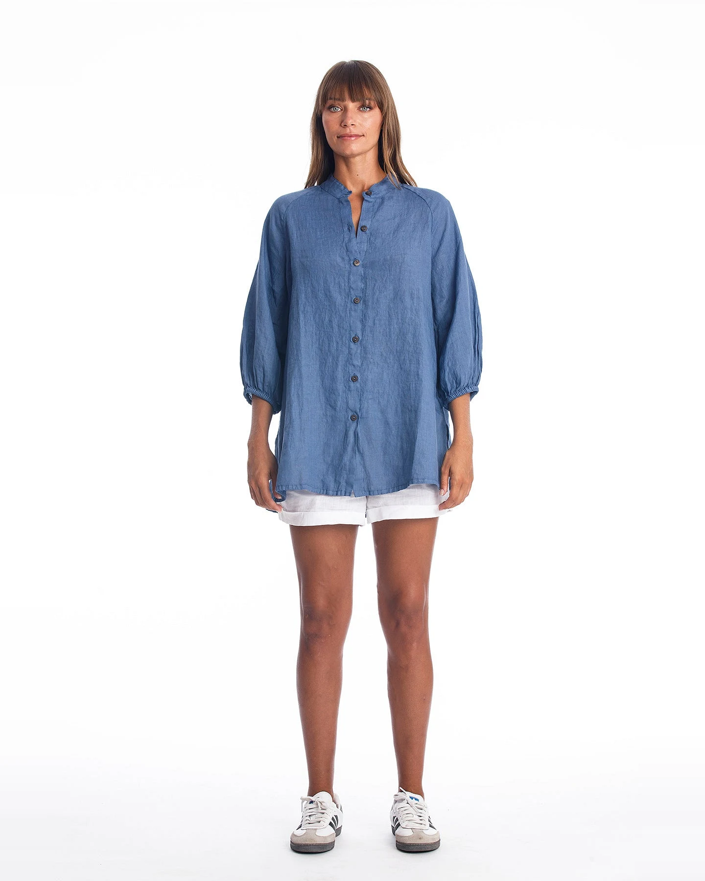 RAVENS VIEW IBIZA Damen vegan Leinenhemd Mei Indigoblau – Ansicht 2