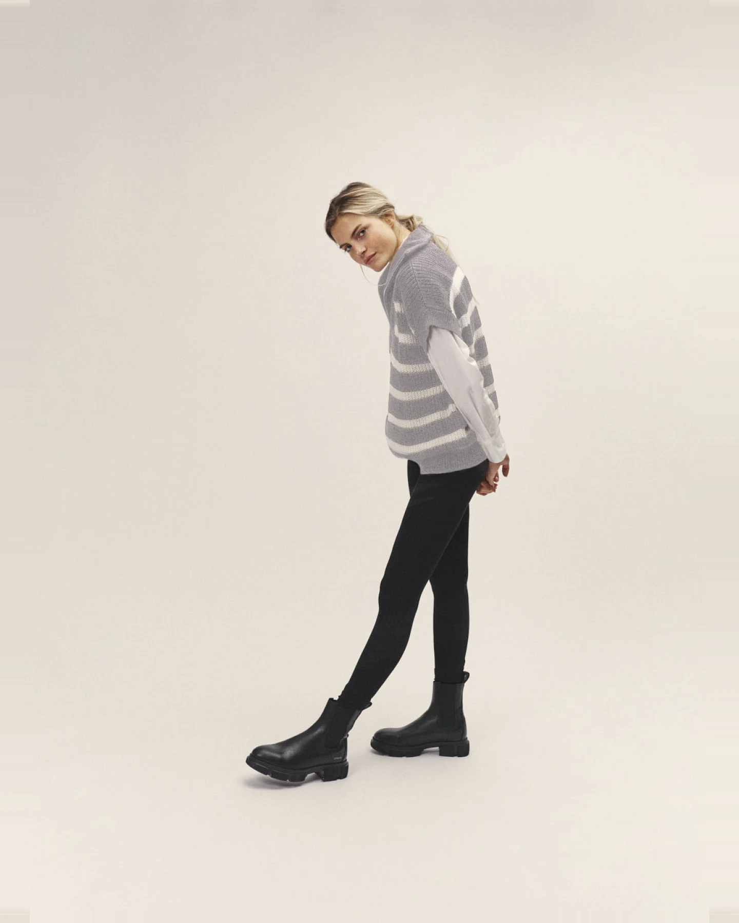 WOTE Damen vegan Strickweste Stripes Greymelange Weiß – Ansicht 2