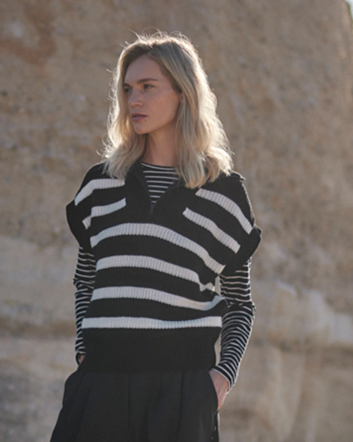 WOTE Damen vegan Strickweste Streifen Schwarz Weiß – Ansicht 2