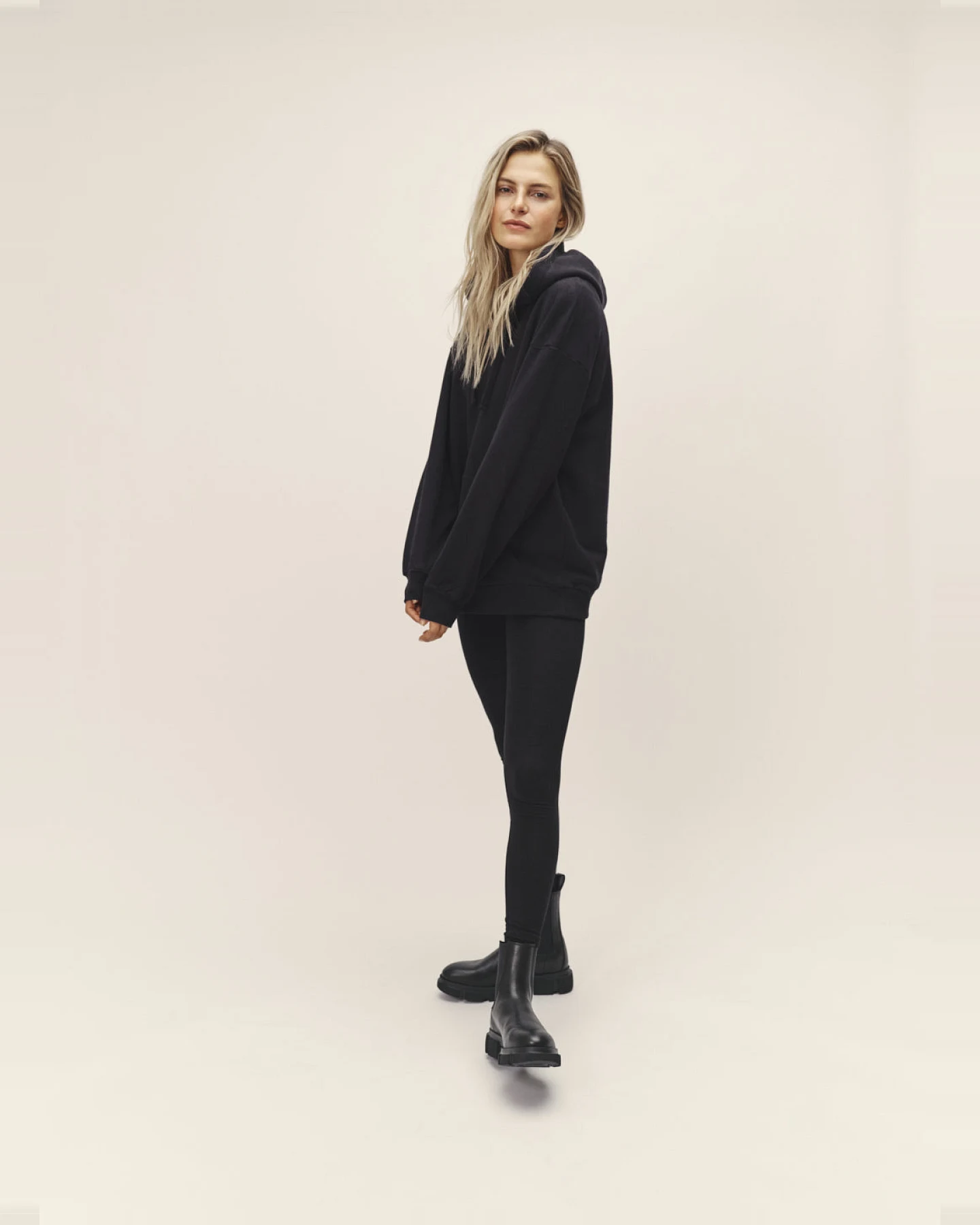 WOTE Damen vegan Oversized Hoodie Sweatshirt Schwarz – Ansicht 2