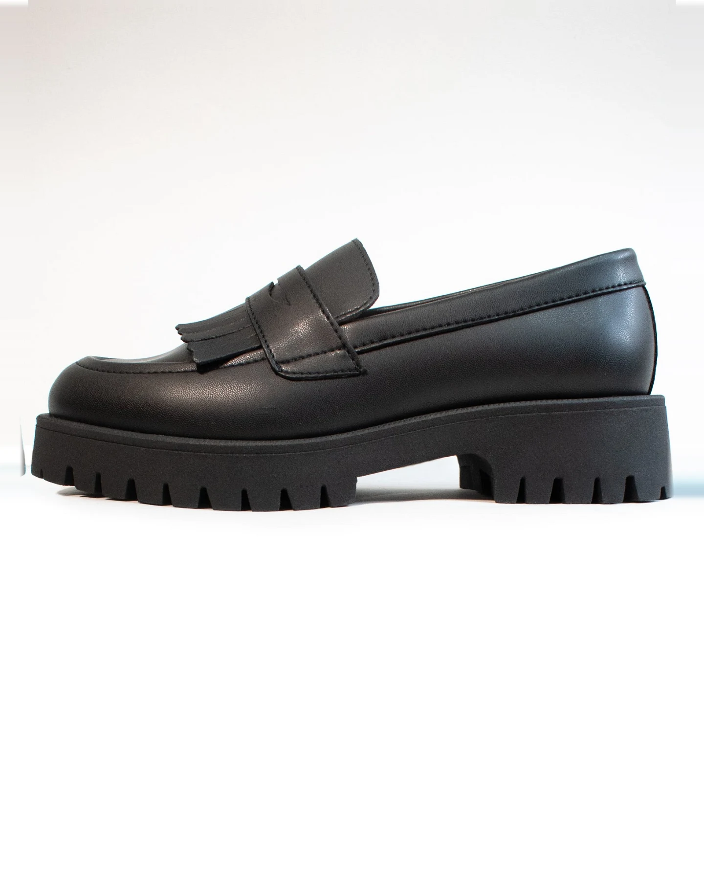 Will's Vegan Store Damen vegan Loafers Fransen Track Sohle Lack Schwarz – Ansicht 2