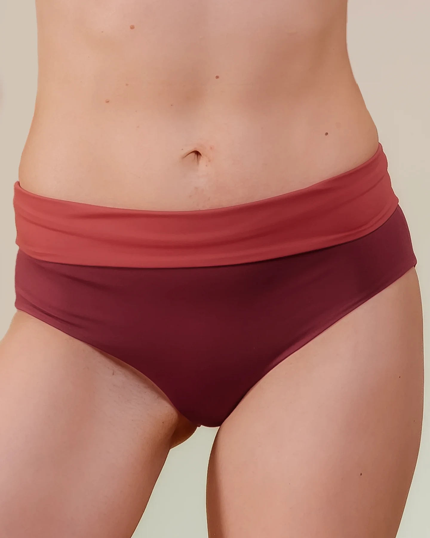nice to meet me Damen vegan Shorts Wave Berry & Guava Rot – Ansicht 2