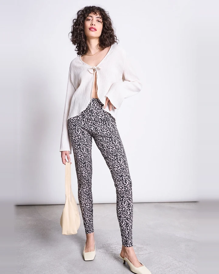 JAN 'N JUNE Damen vegan Leggings Leo Druck