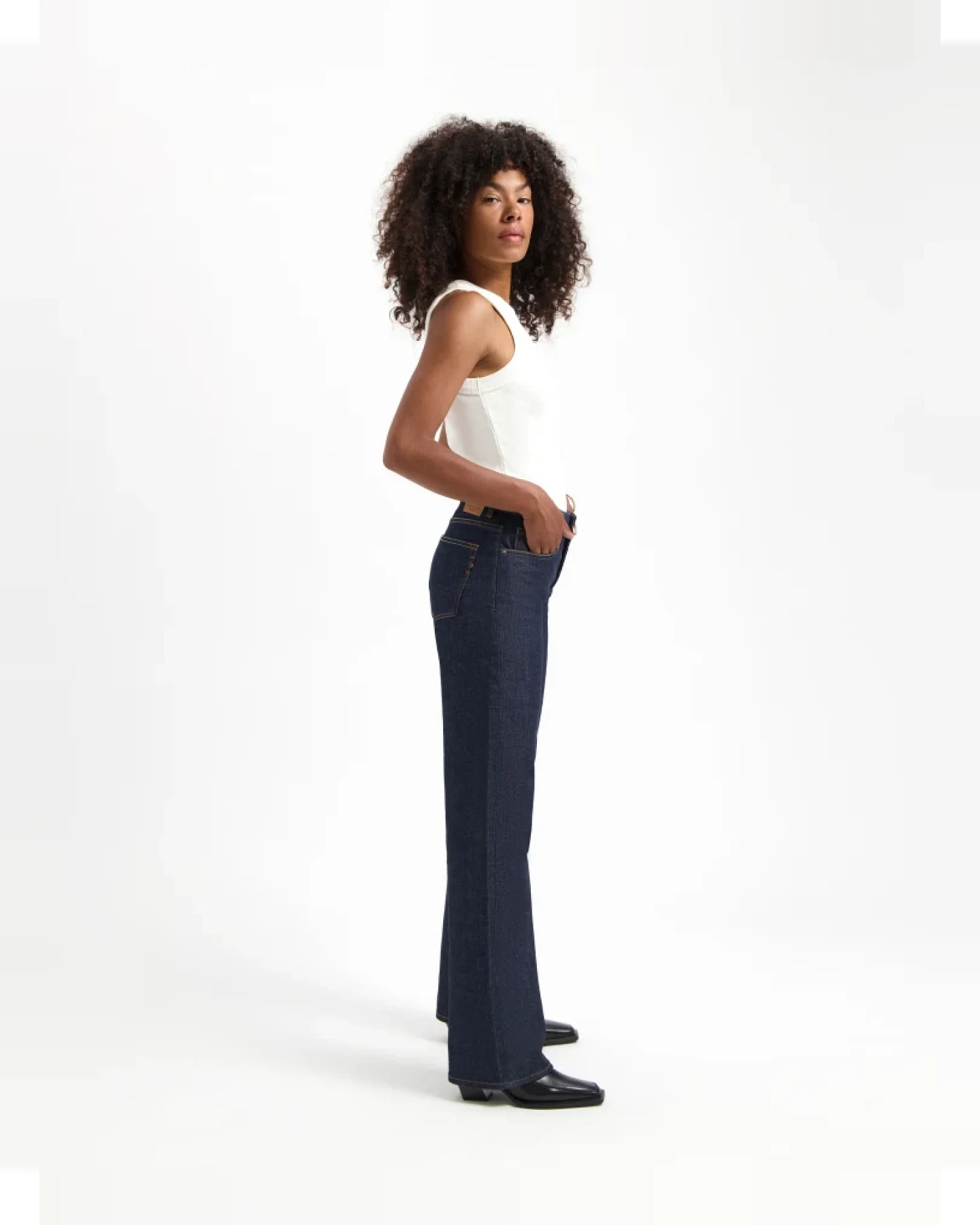 Kuyichi Damen vegan Jeans Lena Loose Dry Dunkelblau – Ansicht 2