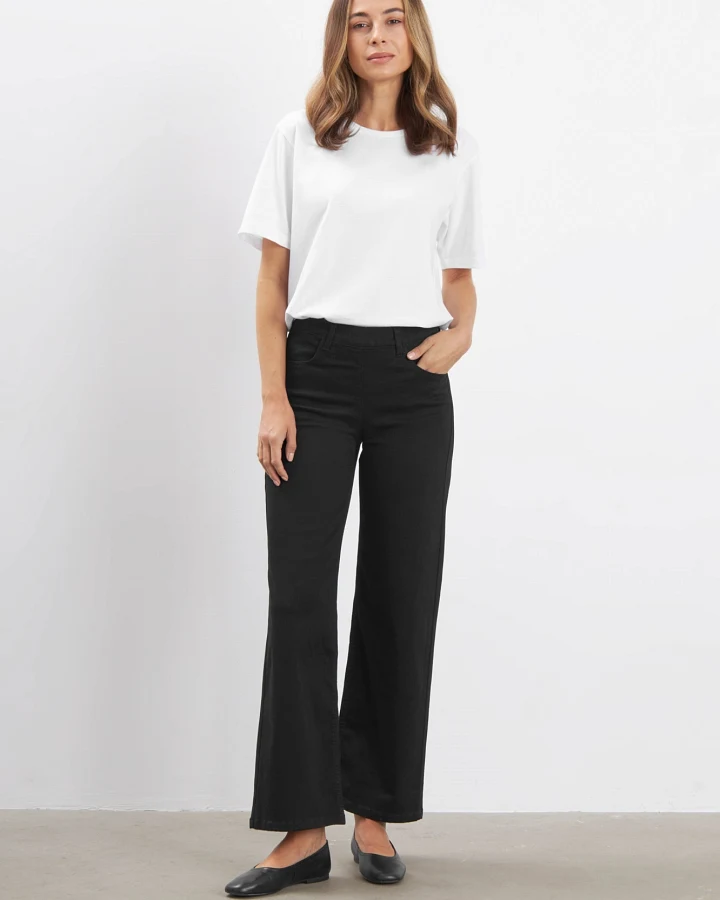 LAURIE Damen vegan Jeans Donna Locker Kurz Länge Schwarz