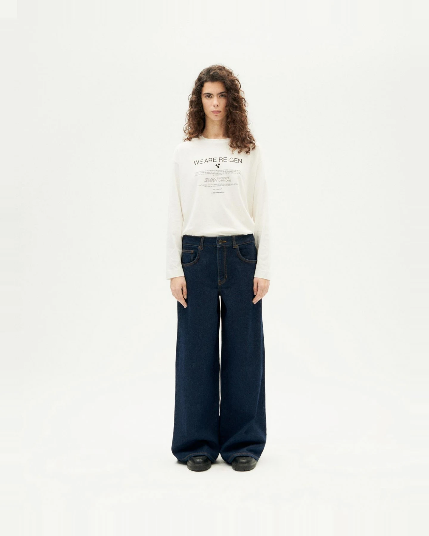 Thinking MU Damen vegan Jeans Hedda Dunkelblau – Ansicht 2