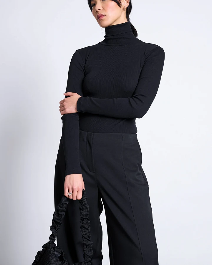 JAN 'N JUNE Damen vegan Top Minirib Rollkragenpullover Chuva Schwarz