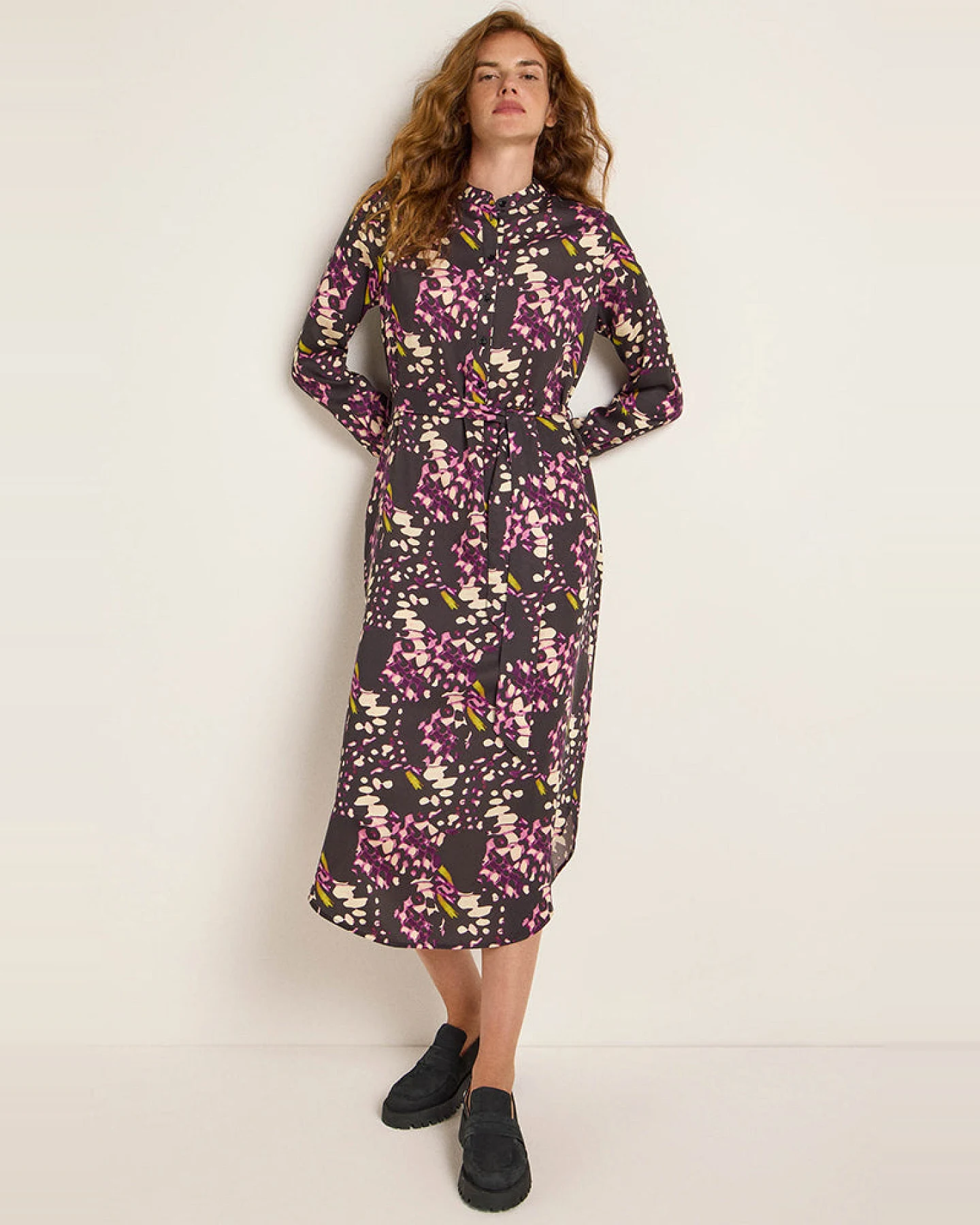 Lanius Damen vegan Midikleid Print Lila & Dunkelbraun – Ansicht 2