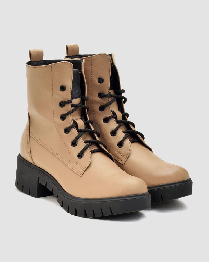 BOHEMA Damen vegan Stiefel Workers Nr. 3 Carmel Beige