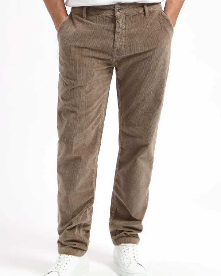 Kuyichi Herren vegan Chino Pants Darren Schwarzer Tee