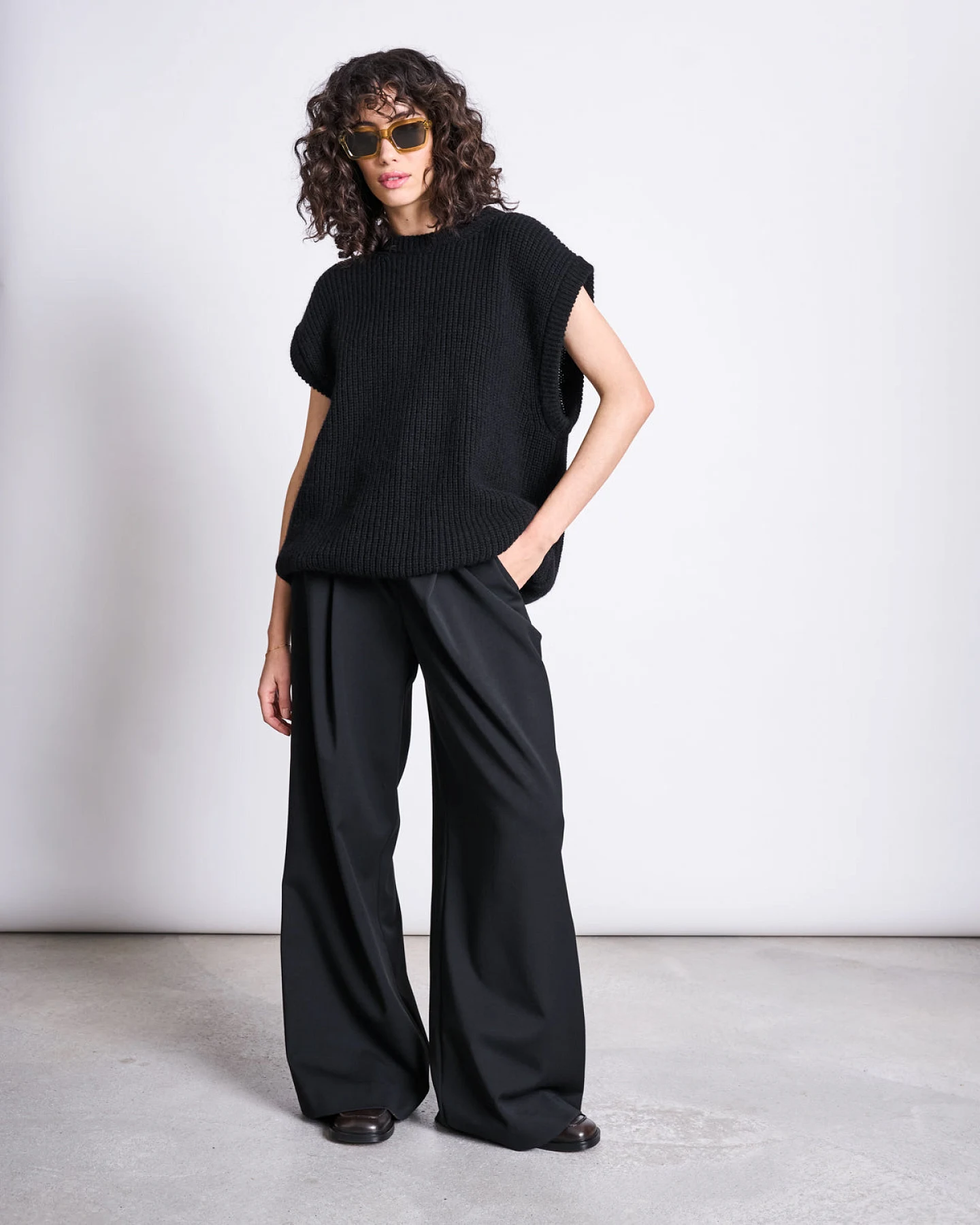 JAN 'N JUNE Damen vegan Hose Weit Giza Schwarz – Ansicht 2
