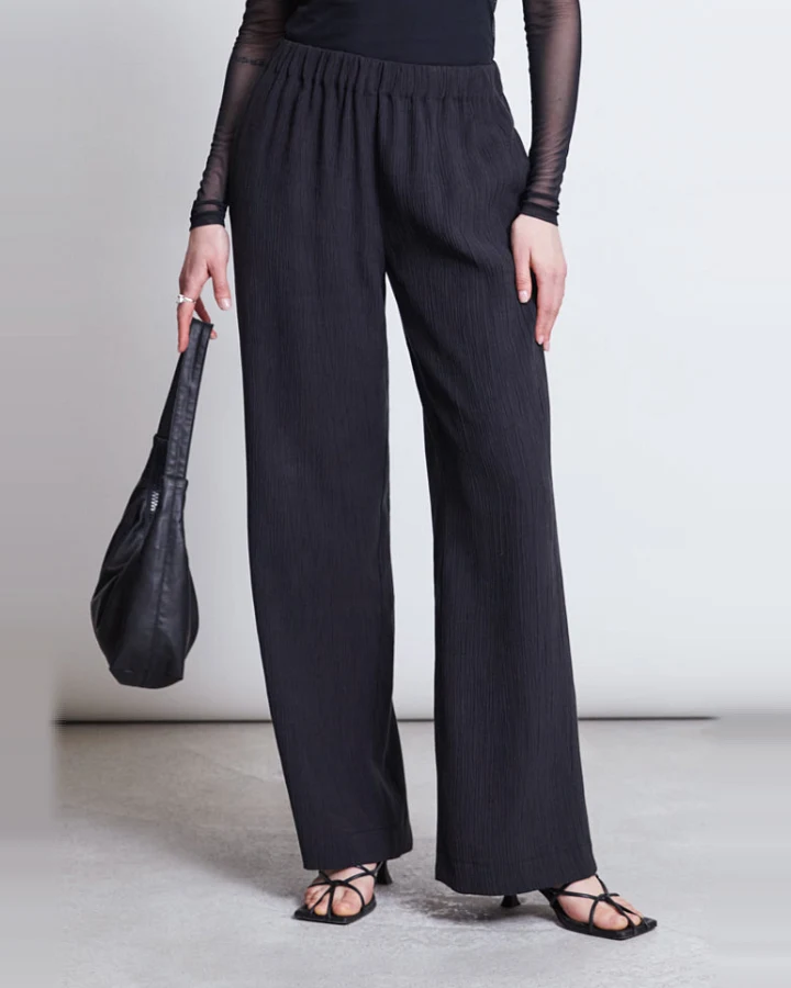 JAN 'N JUNE Damen vegan Crincle-Hose Hava Schwarz