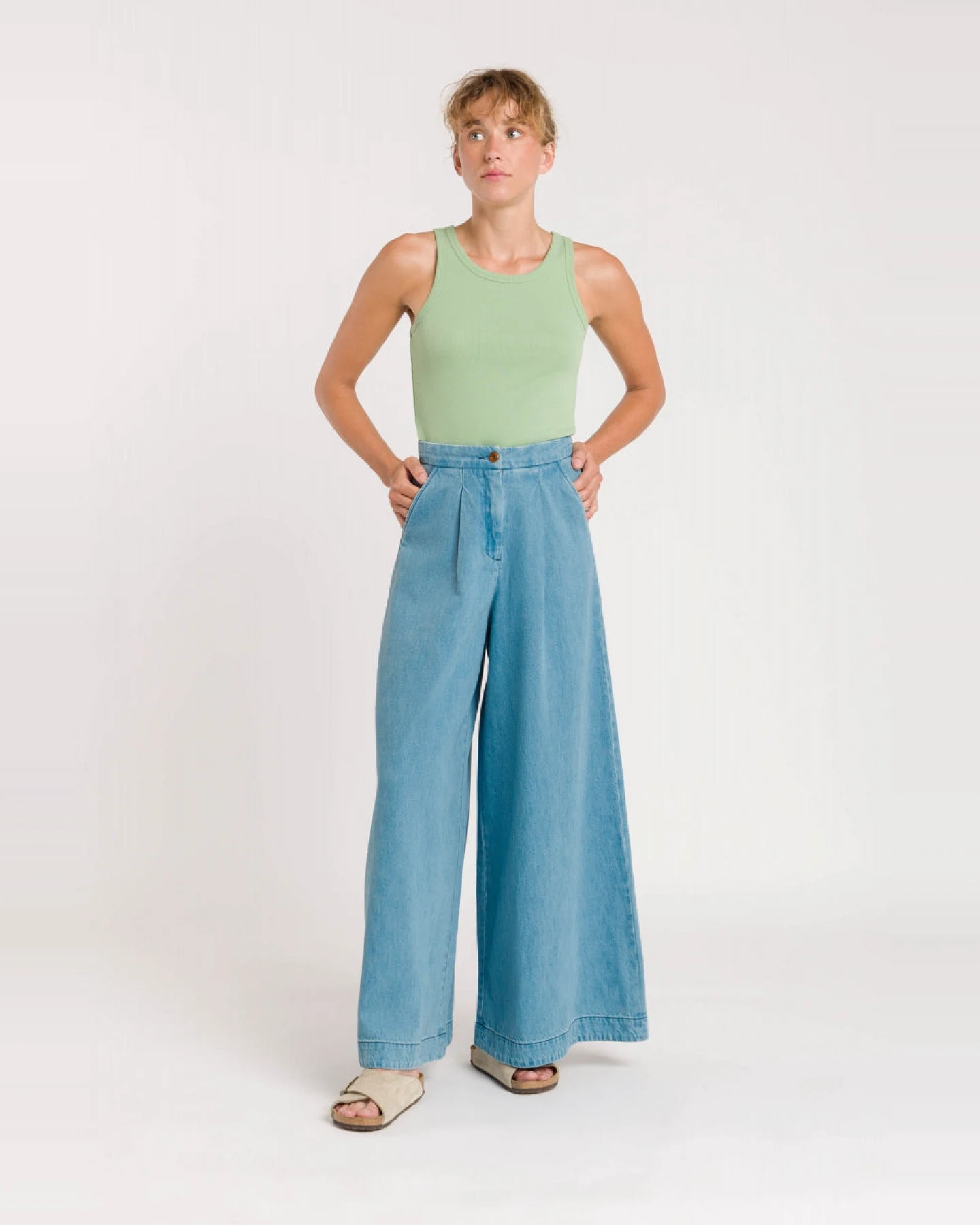 Kings of Indigo Damen vegan Hose Elsa Quennell Hellblau – Ansicht 2