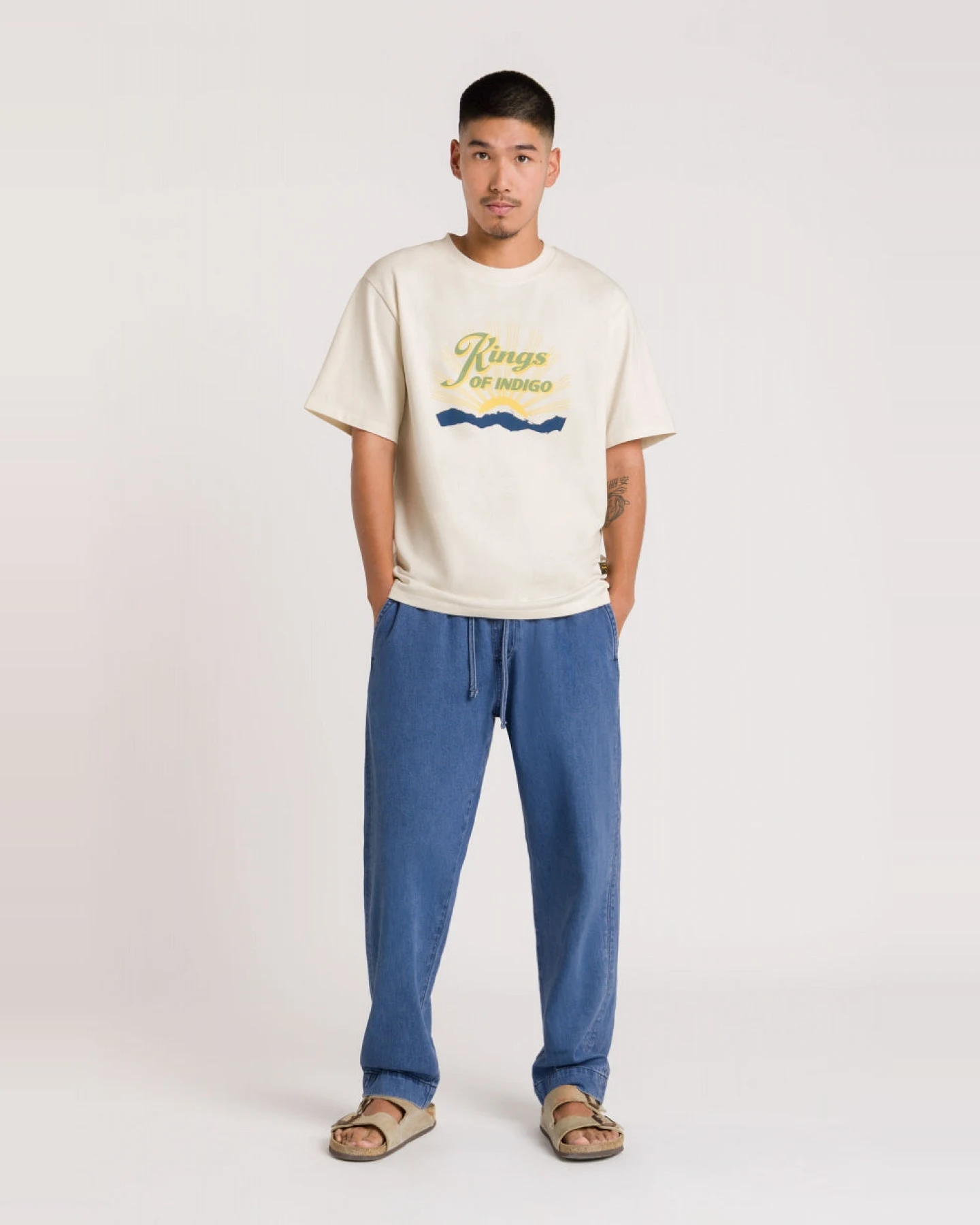 Kings of Indigo Herren vegan Hose Martin Quennell Mid Washed Blau – Ansicht 2