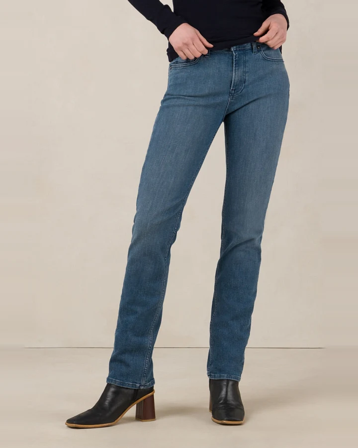 Kings of Indigo Damen vegan Jeans Emi Journey Minimum Washed Blau
