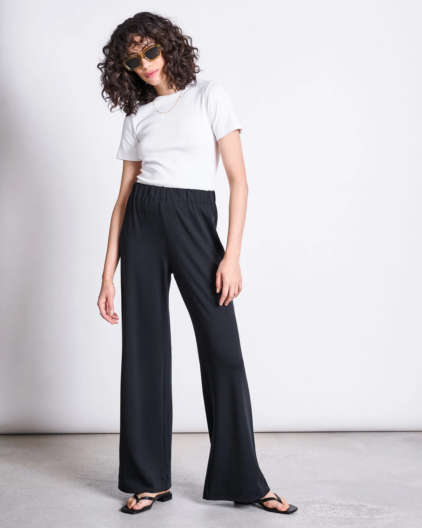 JAN 'N JUNE Damen vegan Hose Wide Kiso Schwarz – Ansicht 2