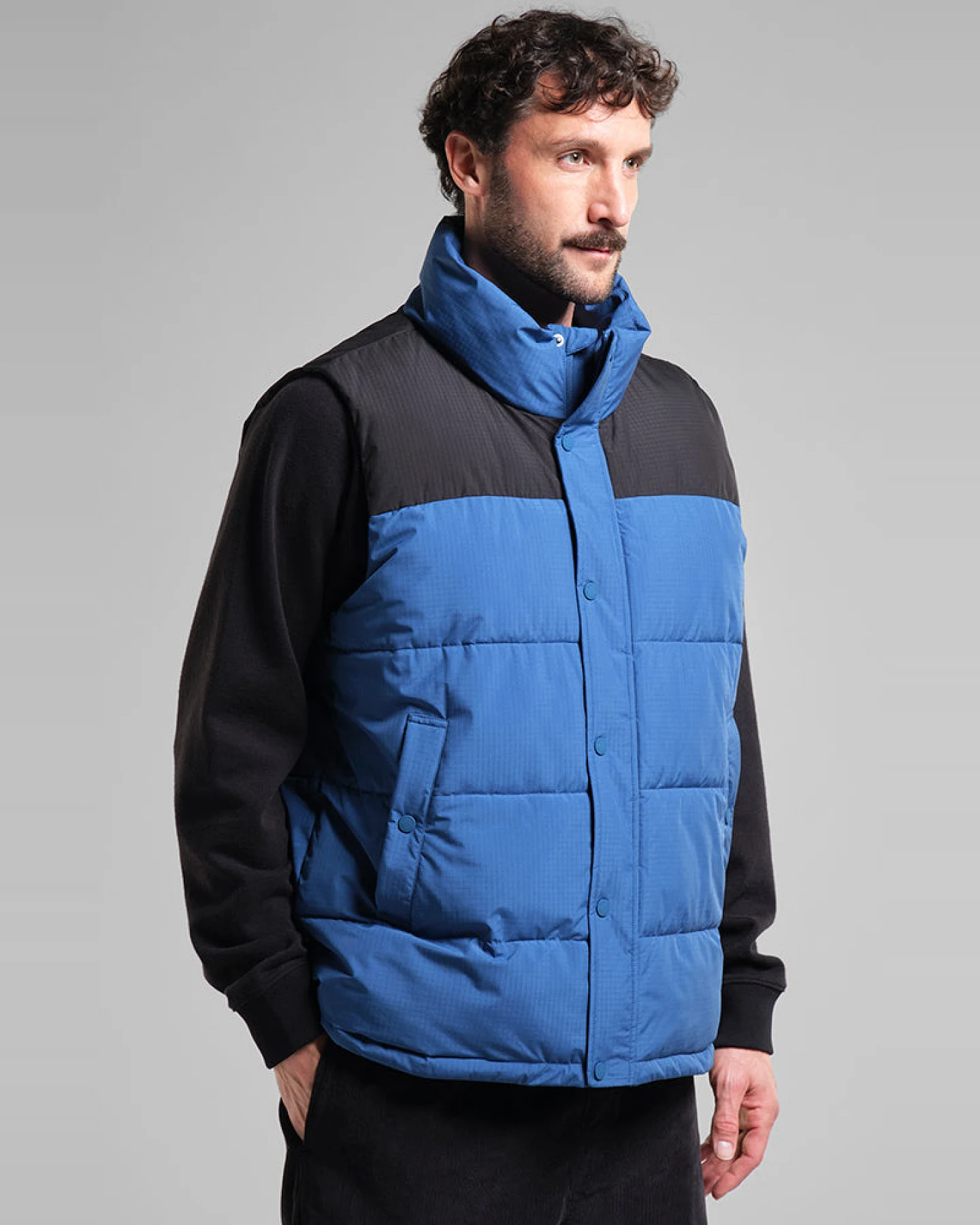 DEDICATED Herren vegan Bodywarmer Puffer Blau – Ansicht 2