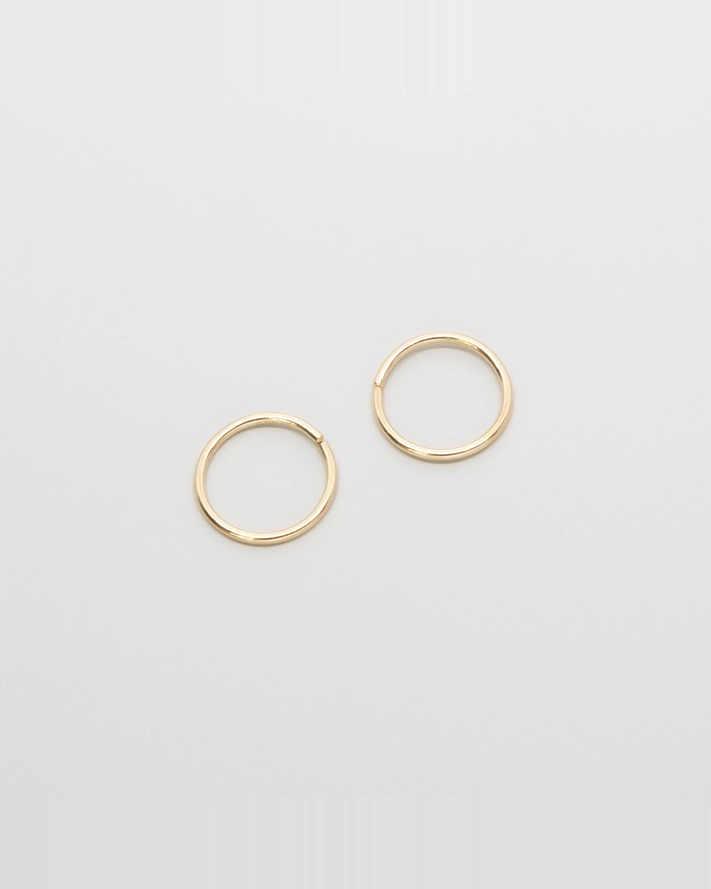 fejn Damen vegan Mini Hoop Glänzend Massiv Gelbgold – Ansicht 2