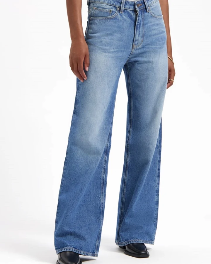 Kuyichi Damen vegan Jeans Lose Schlaghose Harper Rosebowl Blau