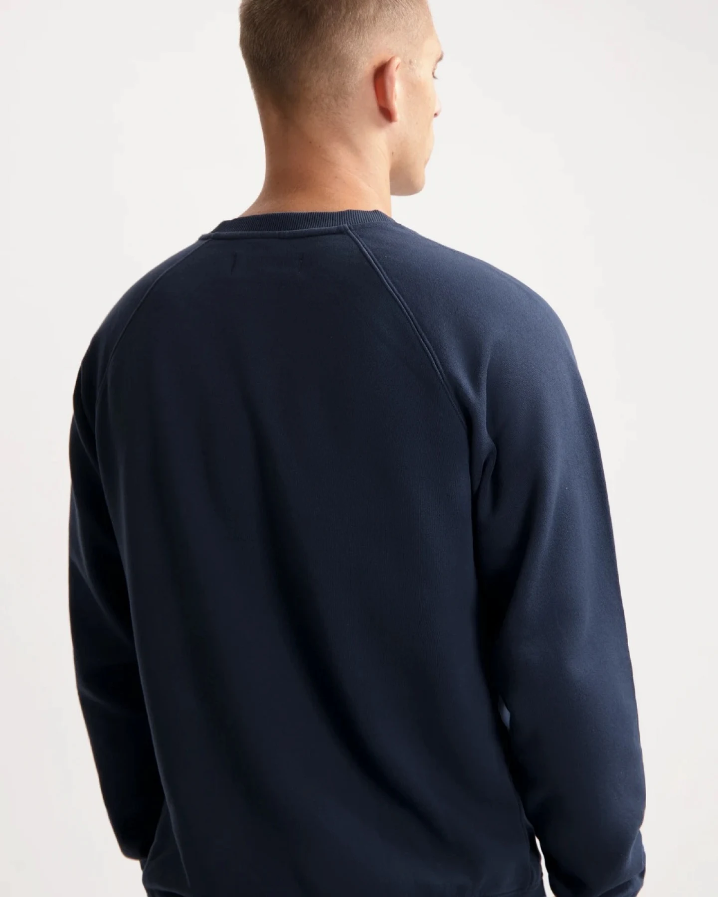 Kuyichi Herren vegan Pullover Raglan Randy Mitternachtsblau – Ansicht 2
