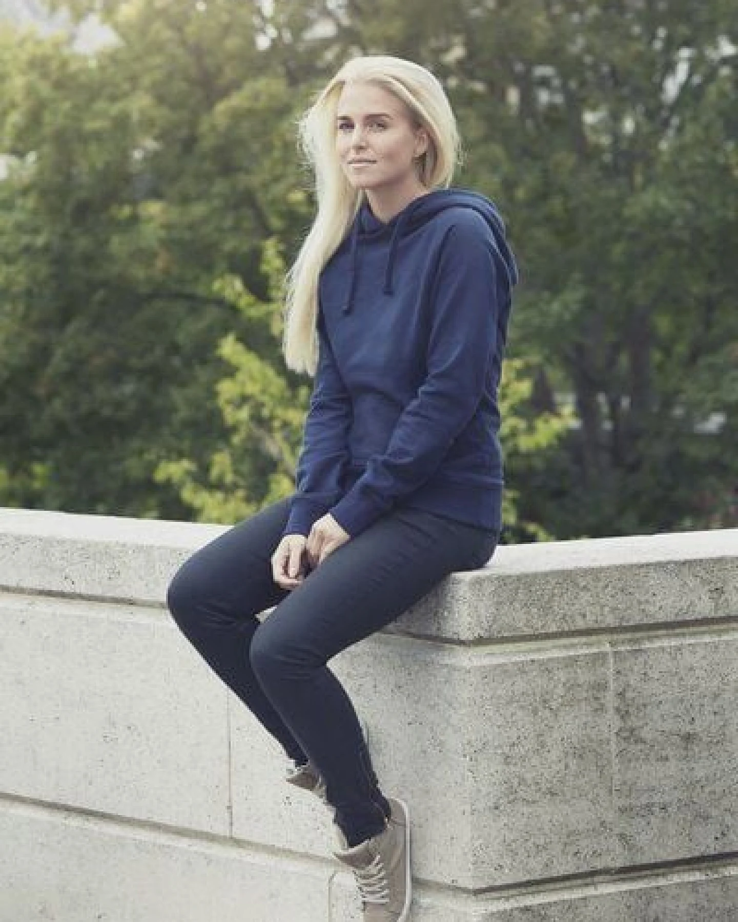 Neutral® - 3FREUNDE Frauen Hoodie – Ansicht 2