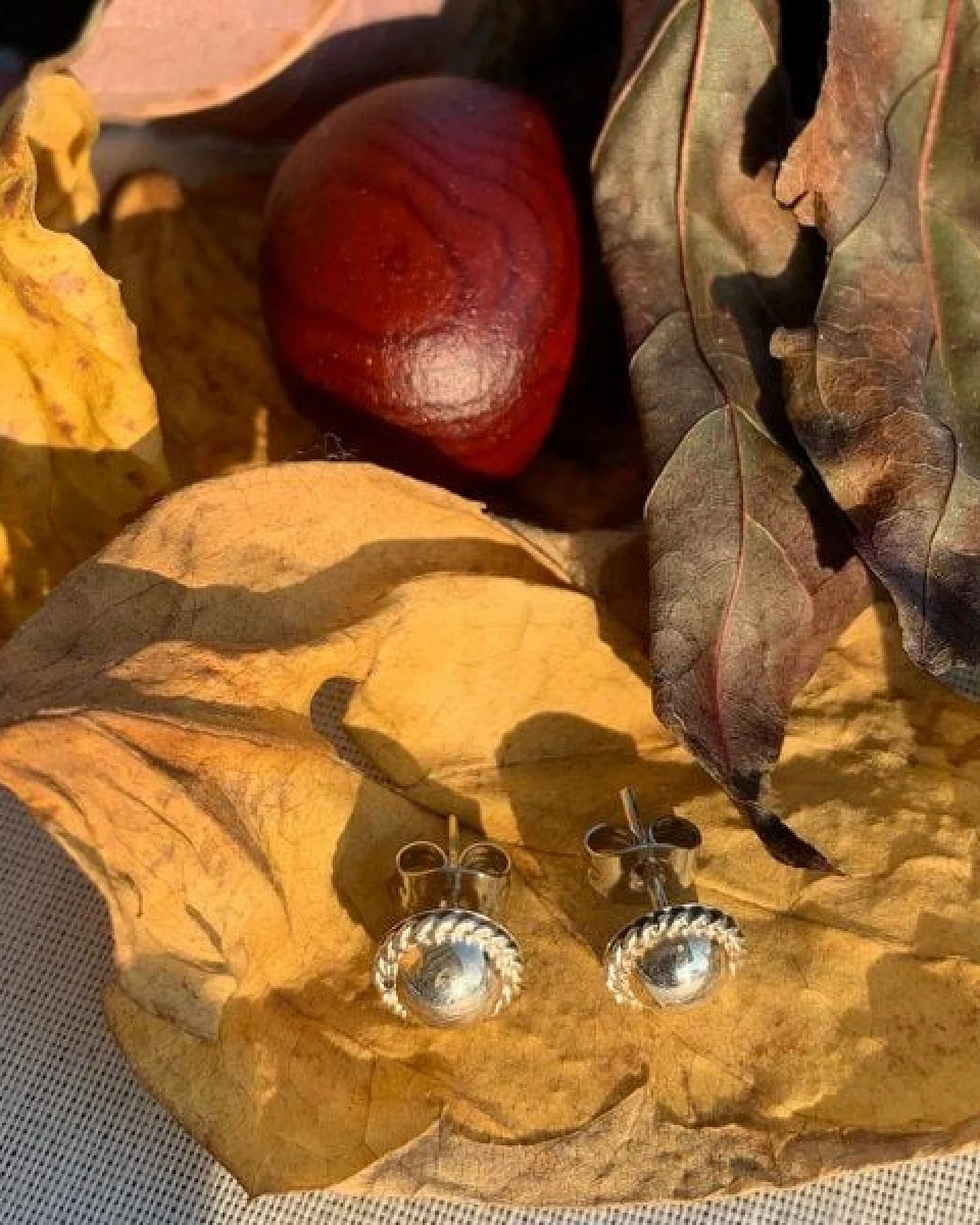 pakilia Silber Ohrstecker Kugel Fair-Trade und handmade – Ansicht 3