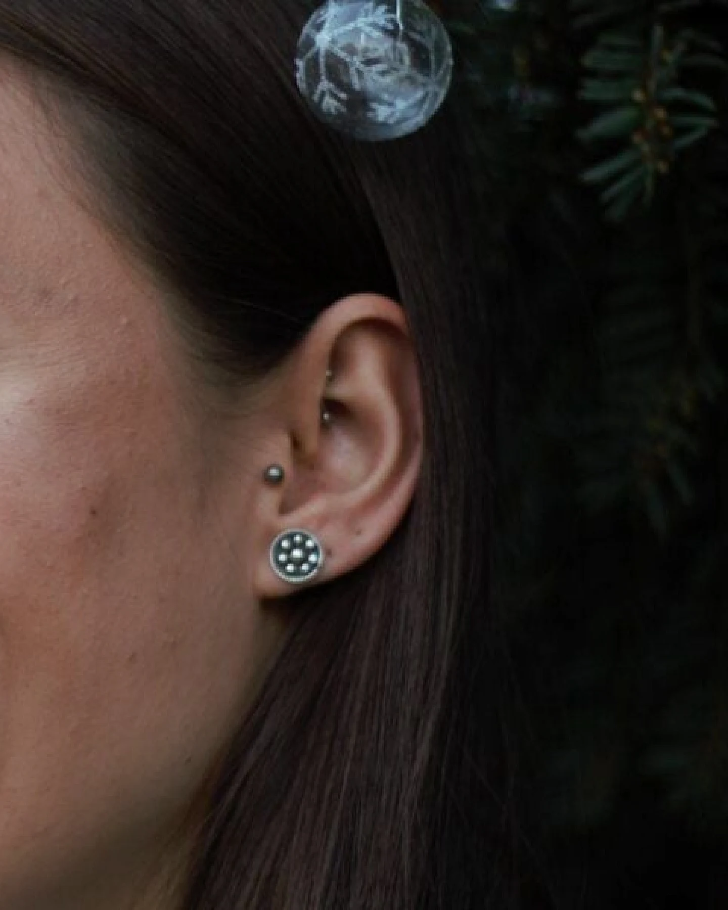pakilia Silber Ohrstecker Blume Kugel Fair-Trade und handmade – Ansicht 3