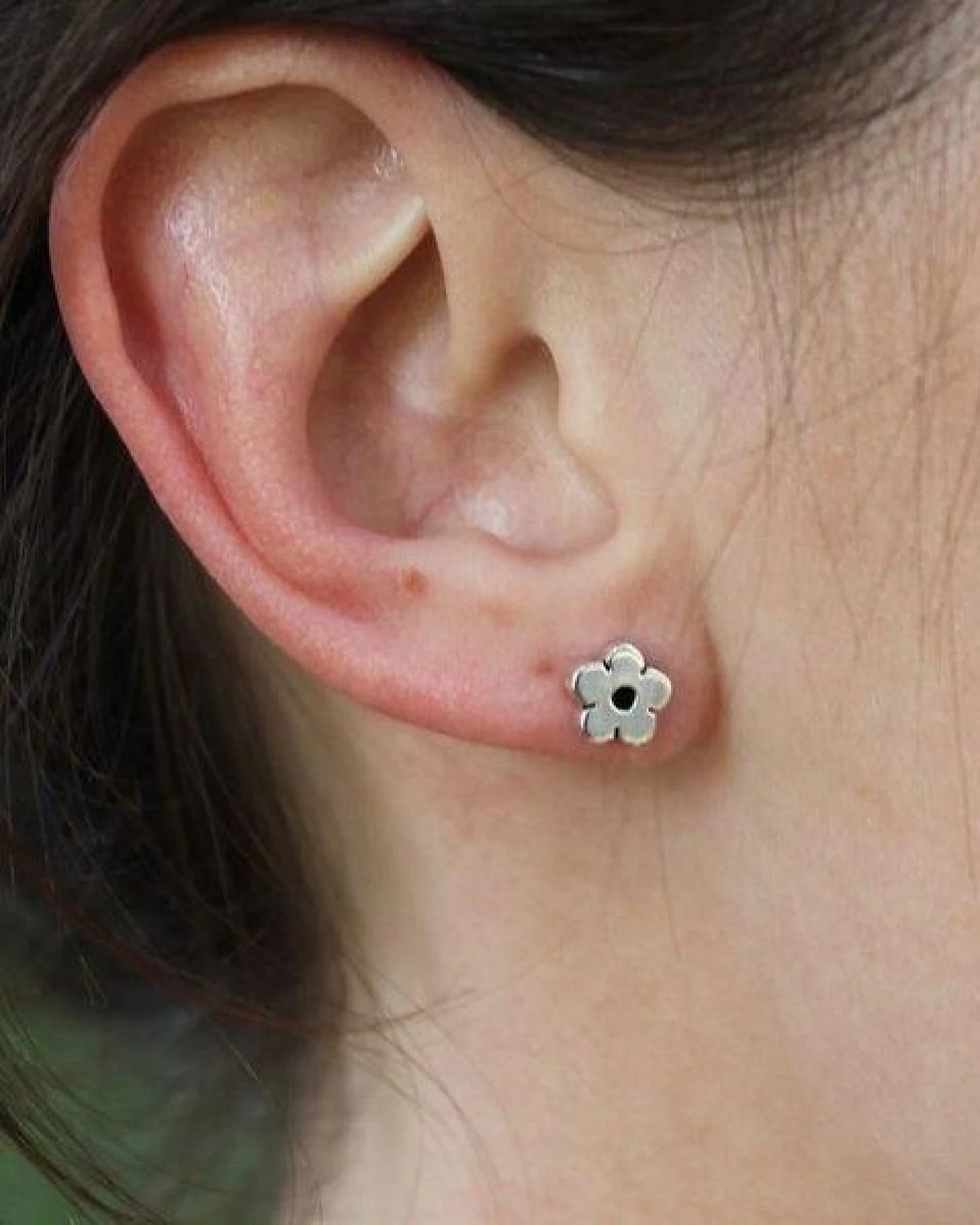 pakilia Silber Ohrstecker Blume Fair-Trade und handmade – Ansicht 2