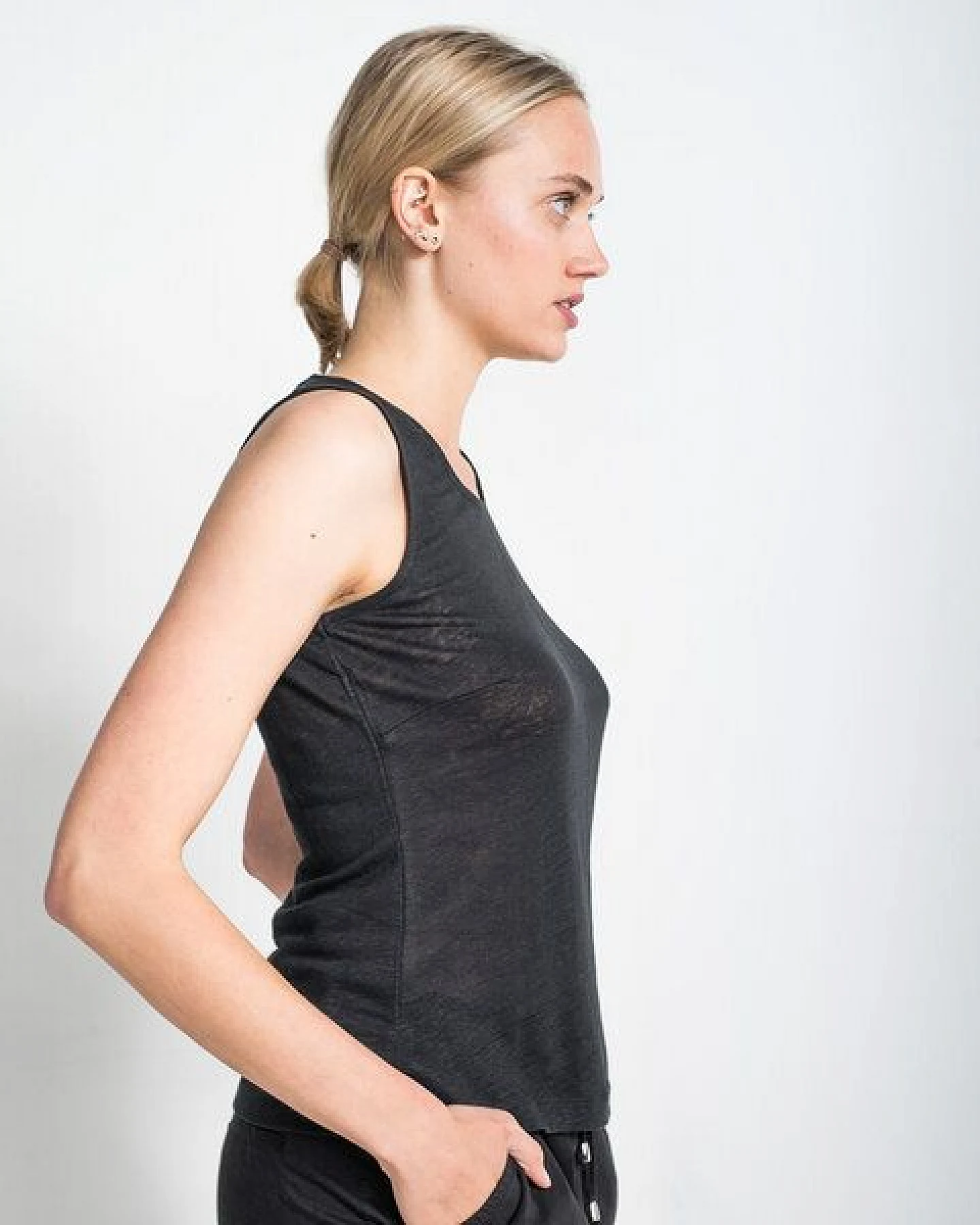 Alma & Lovis Leinentop aus Leinen-Jersey – Ansicht 3