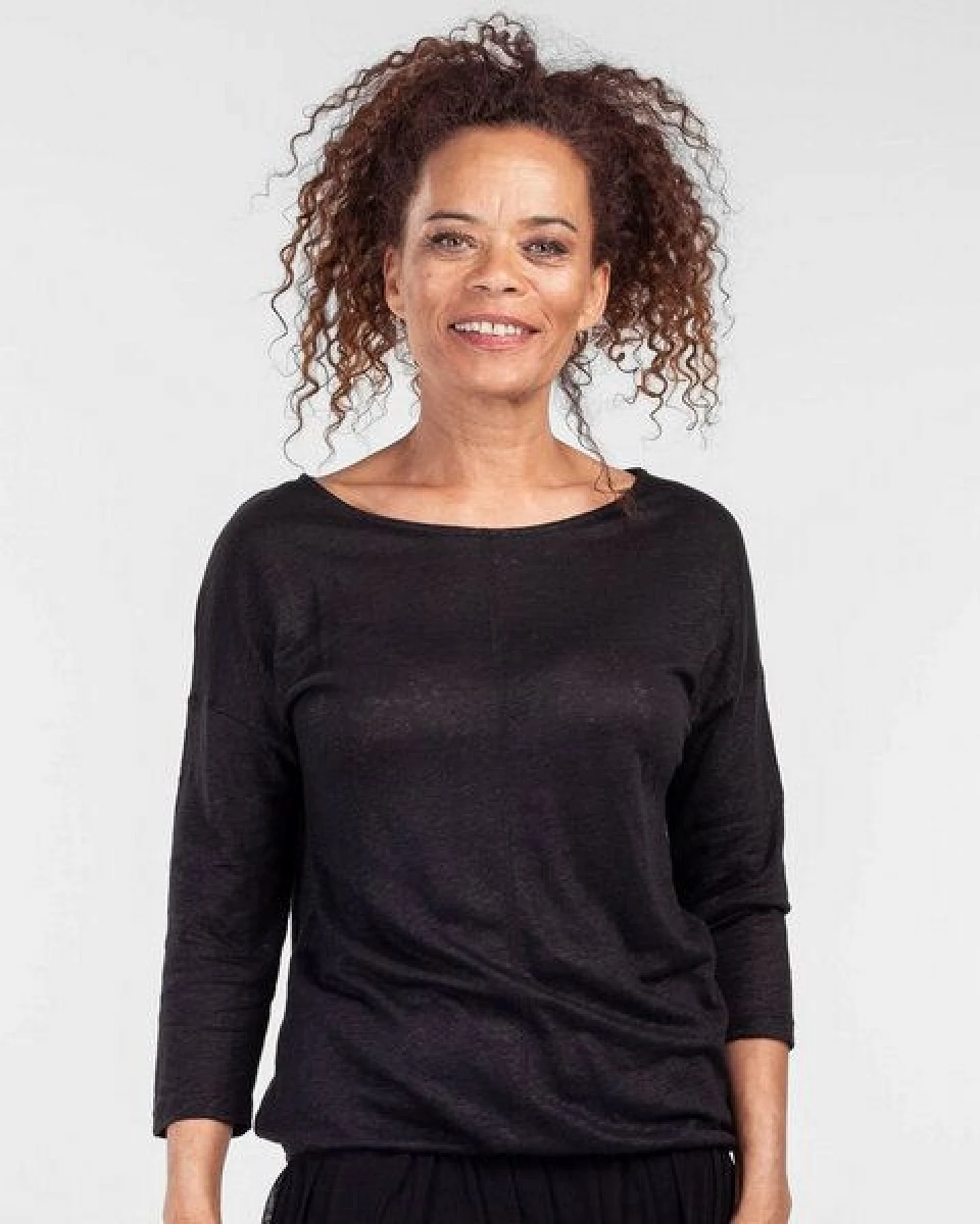 Alma & Lovis Sommer Leinenshirt aus Leinen-Jersey – Ansicht 4