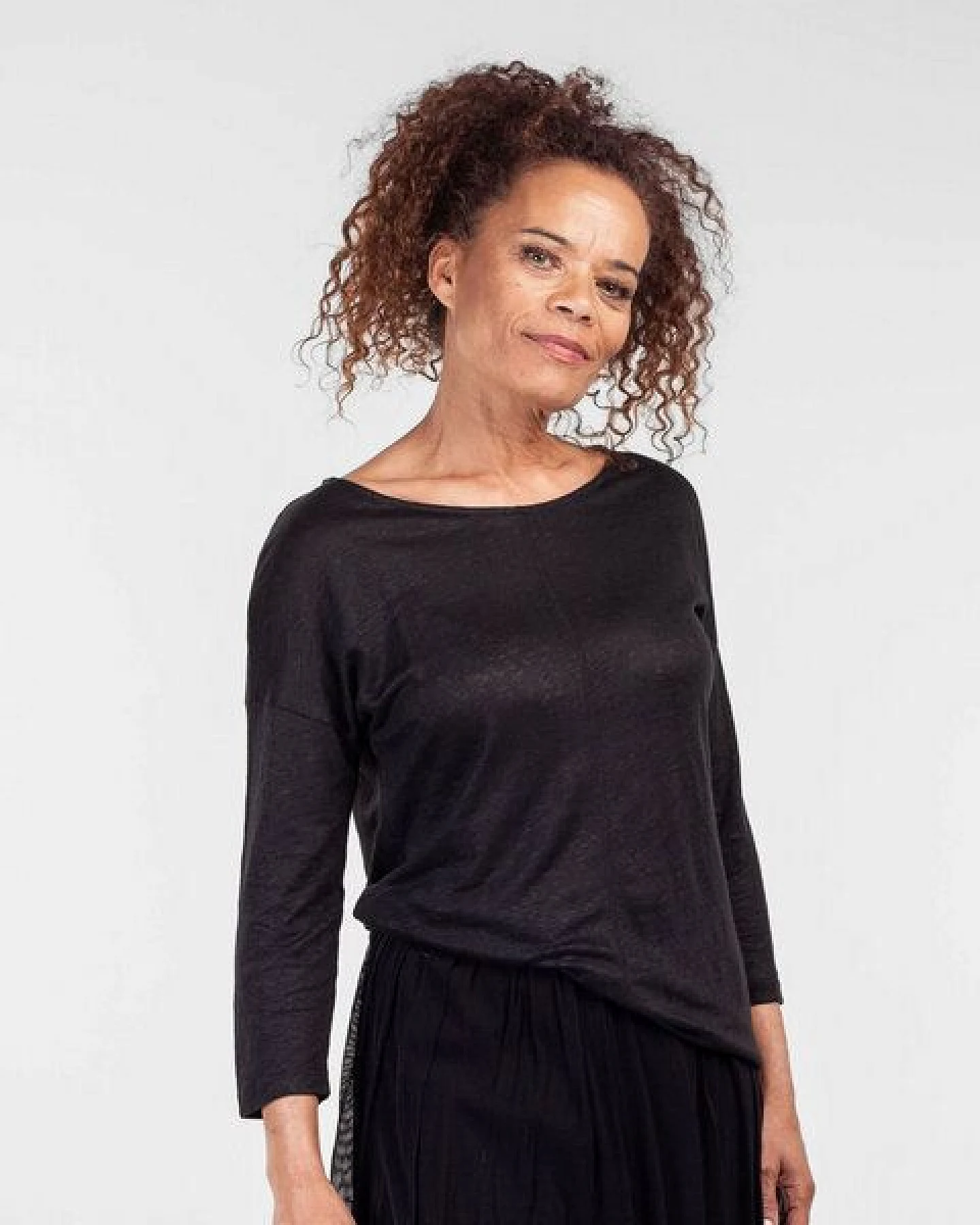 Alma & Lovis Sommer Leinenshirt aus Leinen-Jersey – Ansicht 3