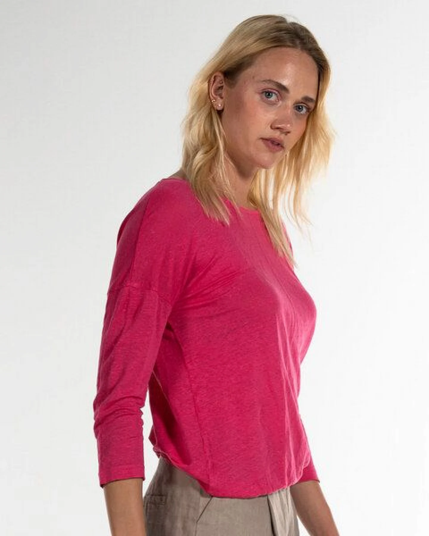 Alma & Lovis Sommer Leinenshirt aus Leinen-Jersey – Ansicht 3