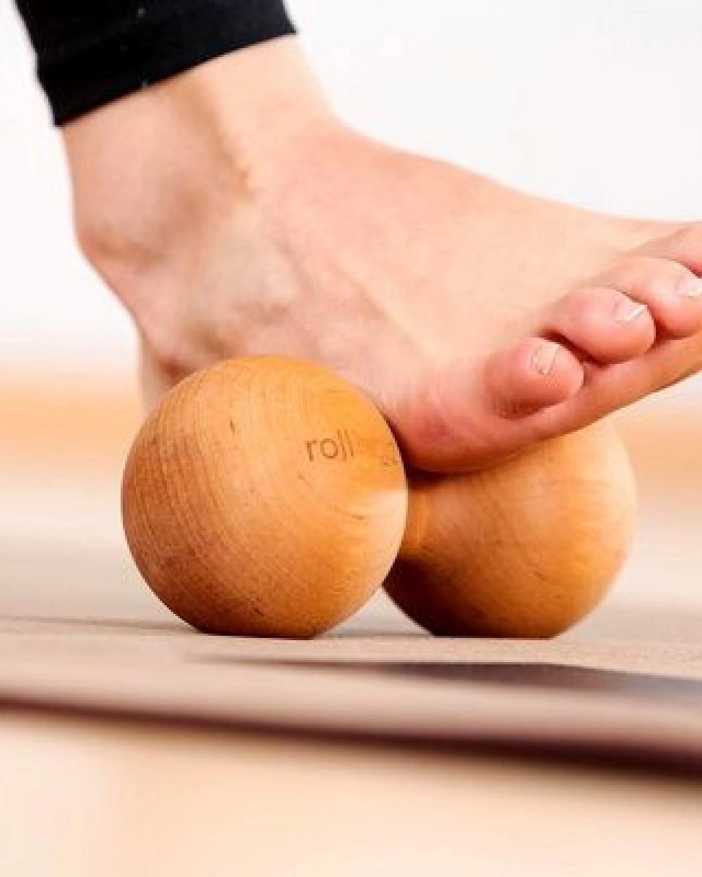 rollholz Doppelkugel - nachhaltiges Faszientraining und Eigenmassage – Ansicht 3