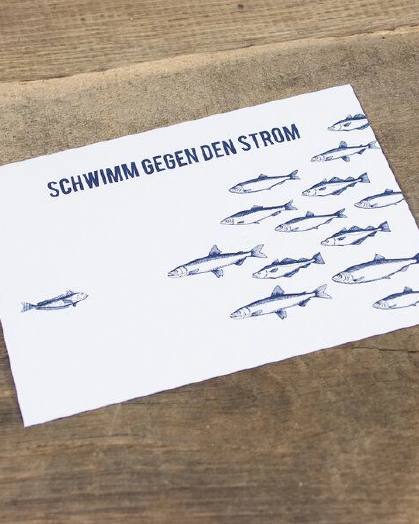 Bow & Hummingbird Postkarte Gegen den Strom – Ansicht 2