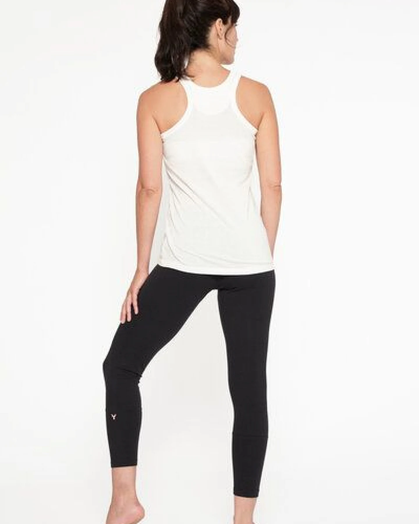 YOIQI Tank Top aus biologischer Baumwolle – Ansicht 2