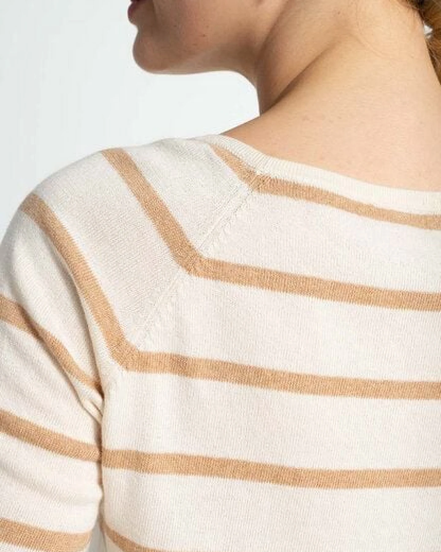 Alma & Lovis Pullover aus farbig gewachsener Bio-Baumwolle – Ansicht 4