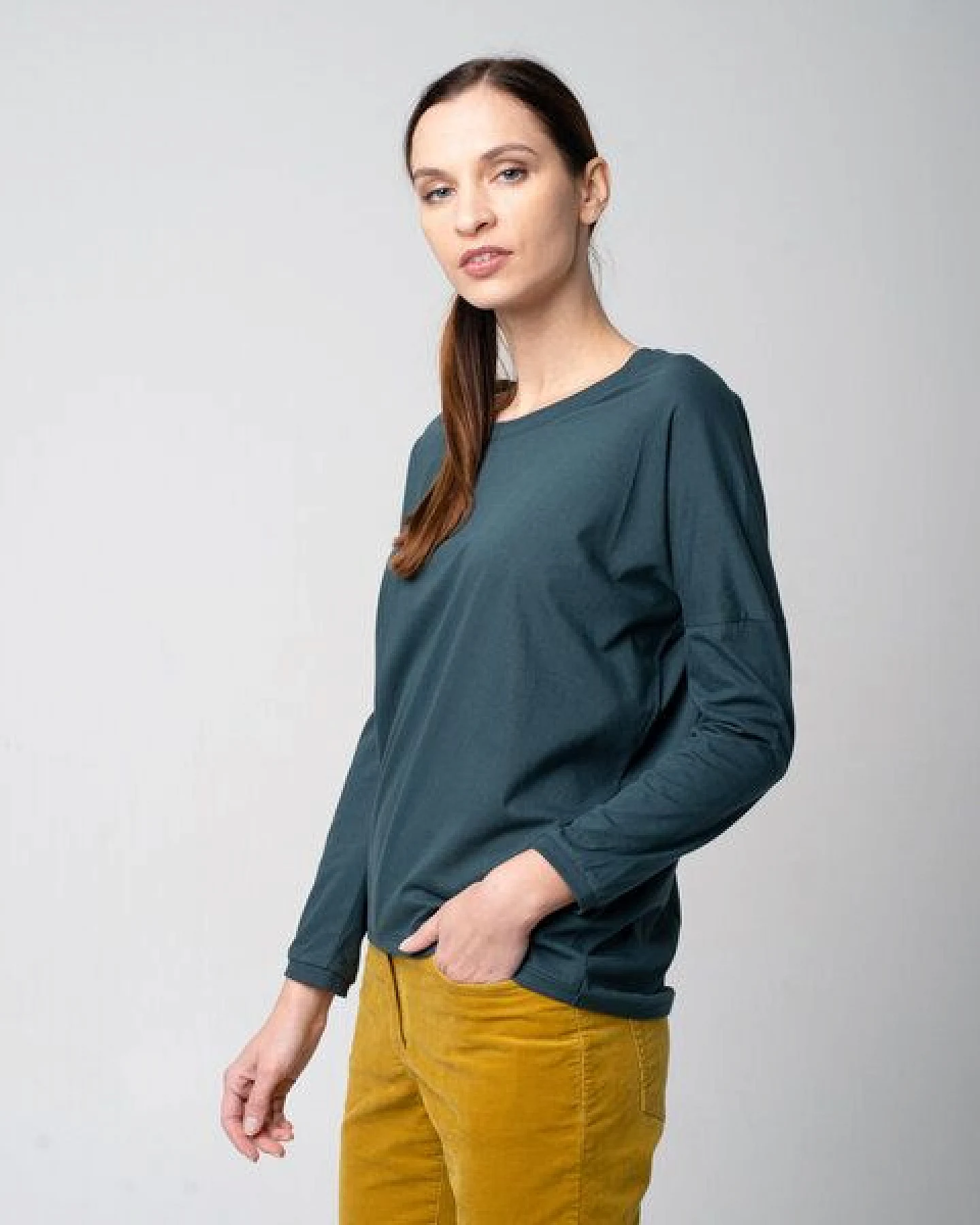 Alma & Lovis Oversized Langarmshirt aus Bio-Baumwolle – Ansicht 2