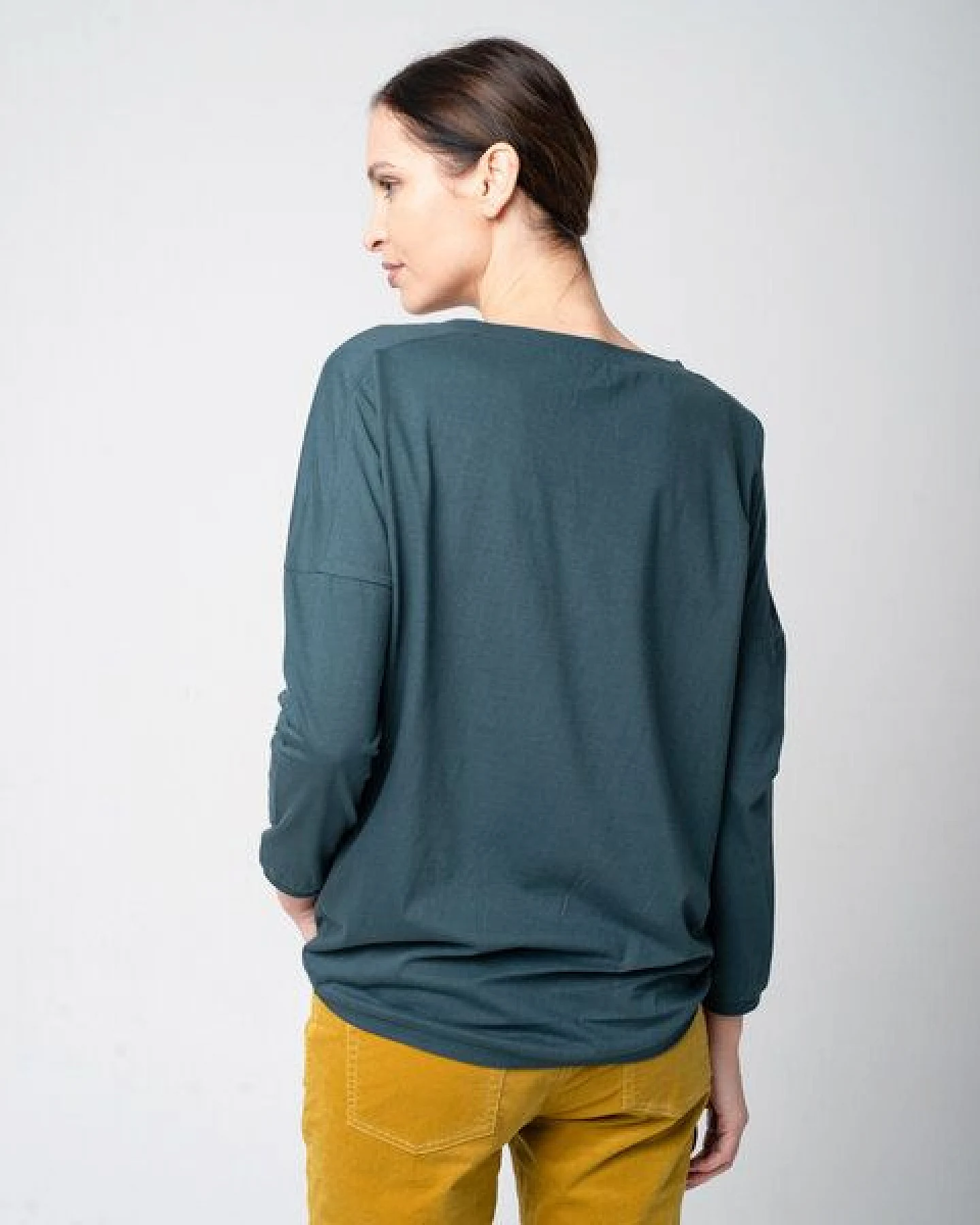 Alma & Lovis Oversized Langarmshirt aus Bio-Baumwolle – Ansicht 3