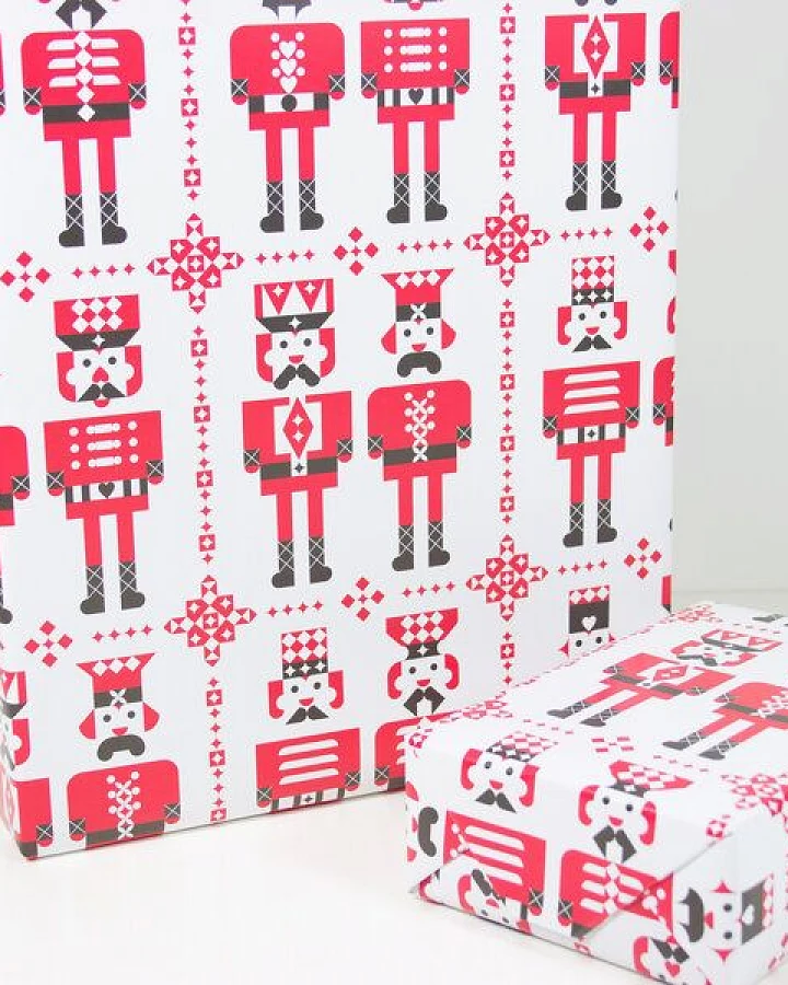 Bow & Hummingbird Geschenkpapier Nussknacker
