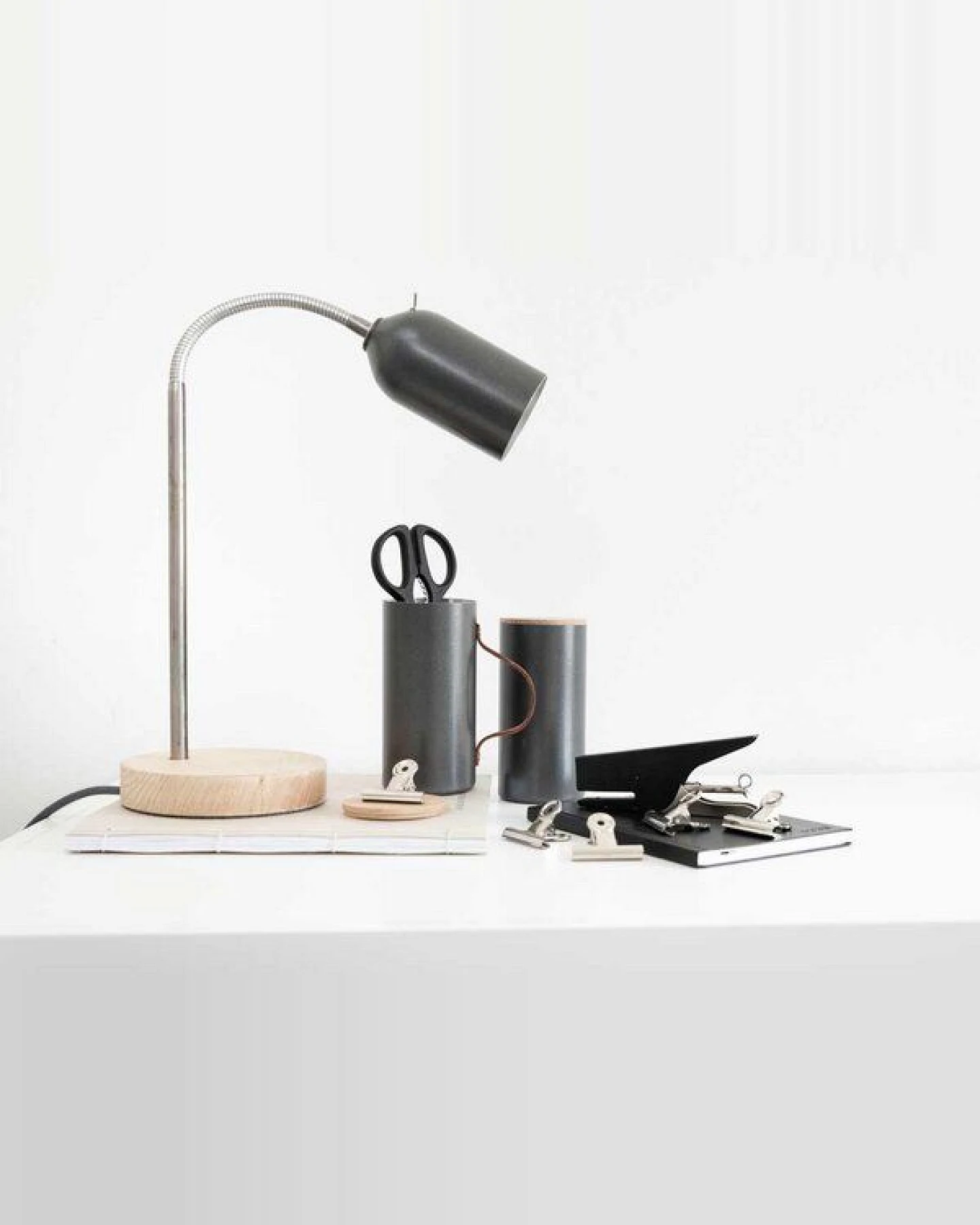 werkvoll by Lena Peter Upcycling Feuerlöscher Schreibtischleuchte FIRELIGHT – Ansicht 3