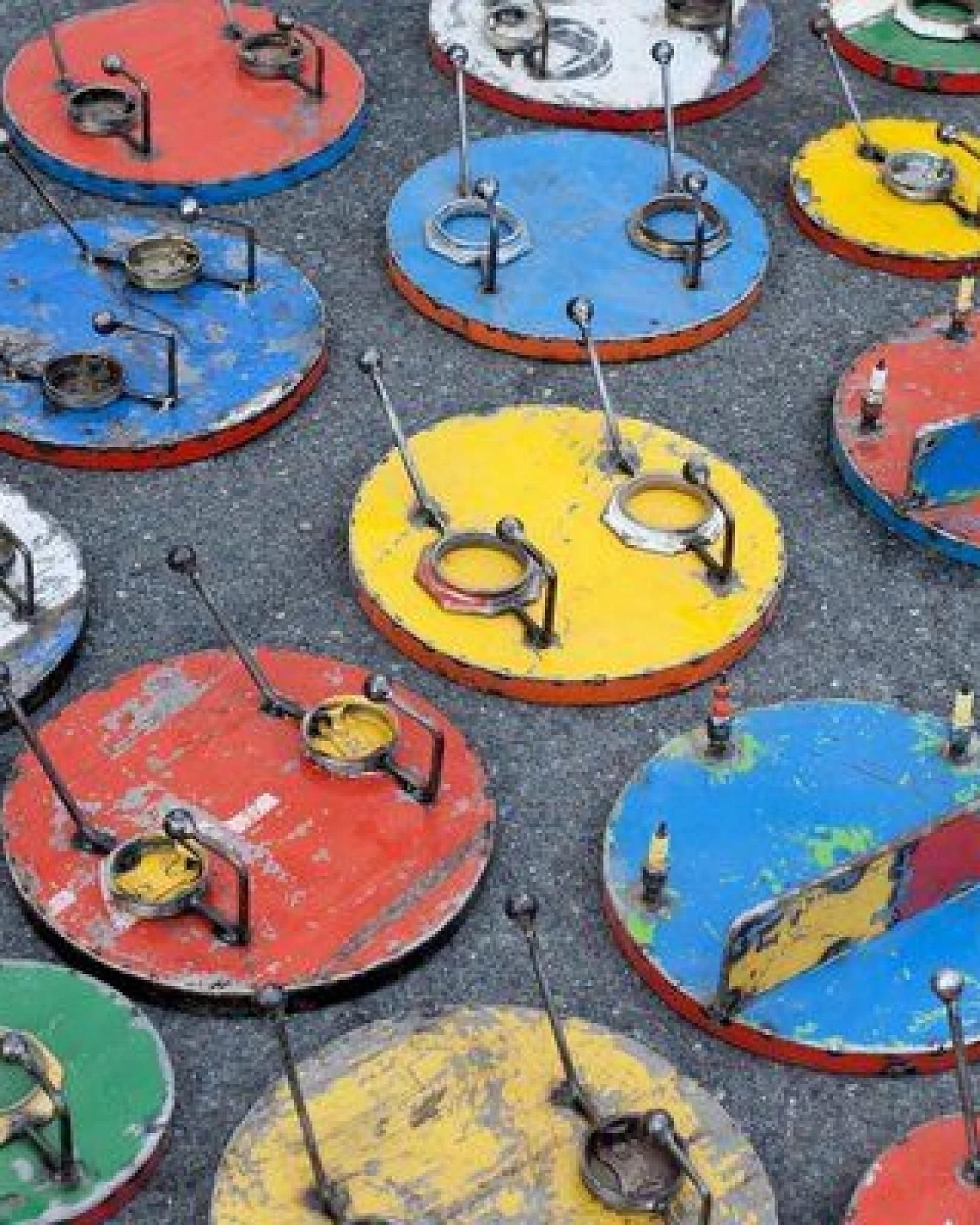 Moogoo Creative Africa Garderobe 2-fach aus recycelten Ölfässern / Post-Oil Industrial Upcycling – Ansicht 2